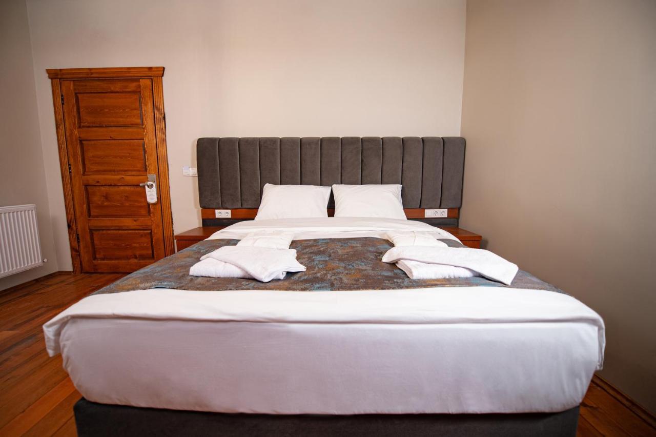 Ahiska Palas Otel Карс Екстериор снимка