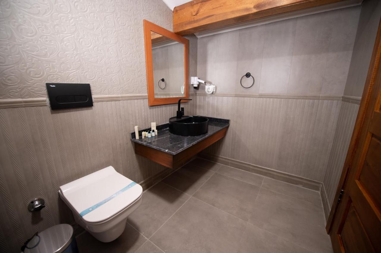 Ahiska Palas Otel Карс Екстериор снимка