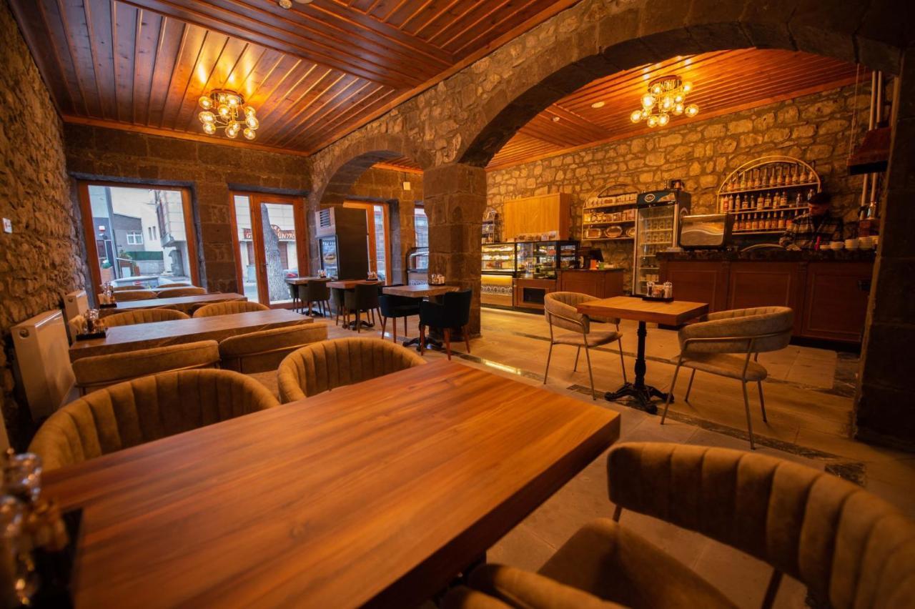 Ahiska Palas Otel Карс Екстериор снимка