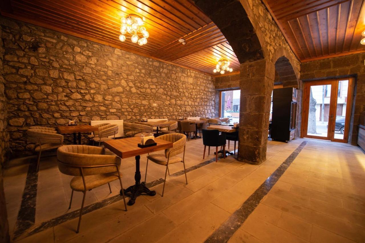 Ahiska Palas Otel Карс Екстериор снимка